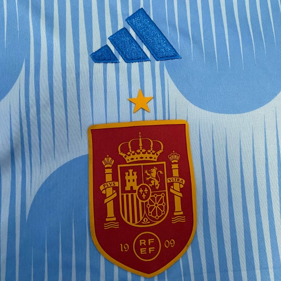 Spain Away Kit Mens Size Medium - Picture 2 of 6